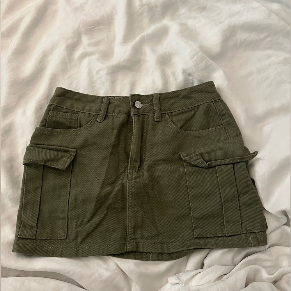 Shein Utility Low-Waisted Skirt (S-M)